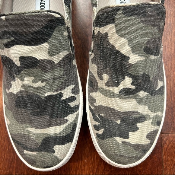 Steve Madden Women’s “Gills” Platform Sneakers, Camo Vegan Canvas SlipOns, Size8 - Picture 6 of 13